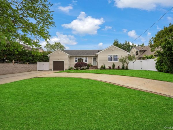 2716 Hewlett Avenue , Merrick, NY 11566