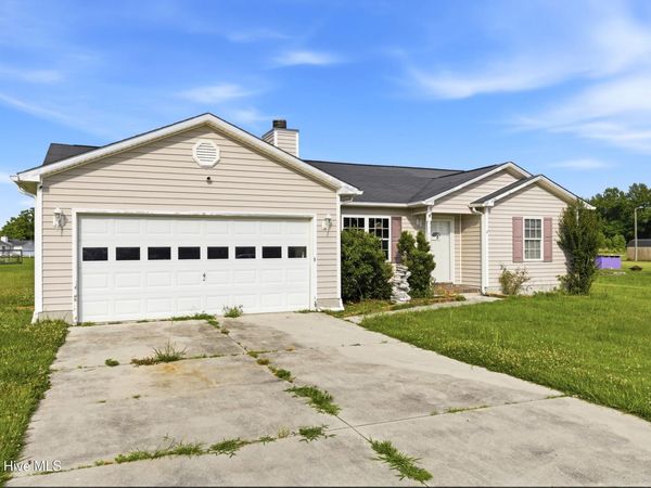 105 Starkys Creek Court , Maysville, NC 28555