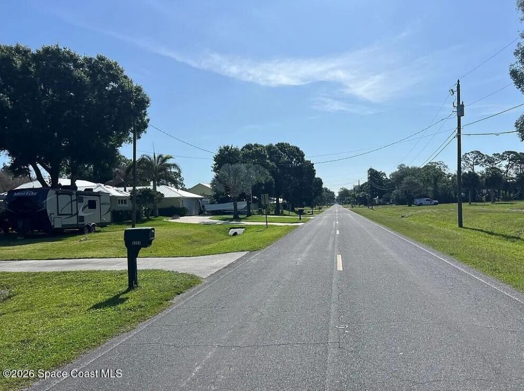 8206 Lakeland Boulevard , Fort Pierce, FL 34951 Photo