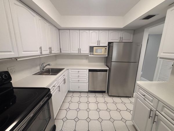 6100 S Falls Circle Drive, Unit 204, Lauderhill, FL 33319