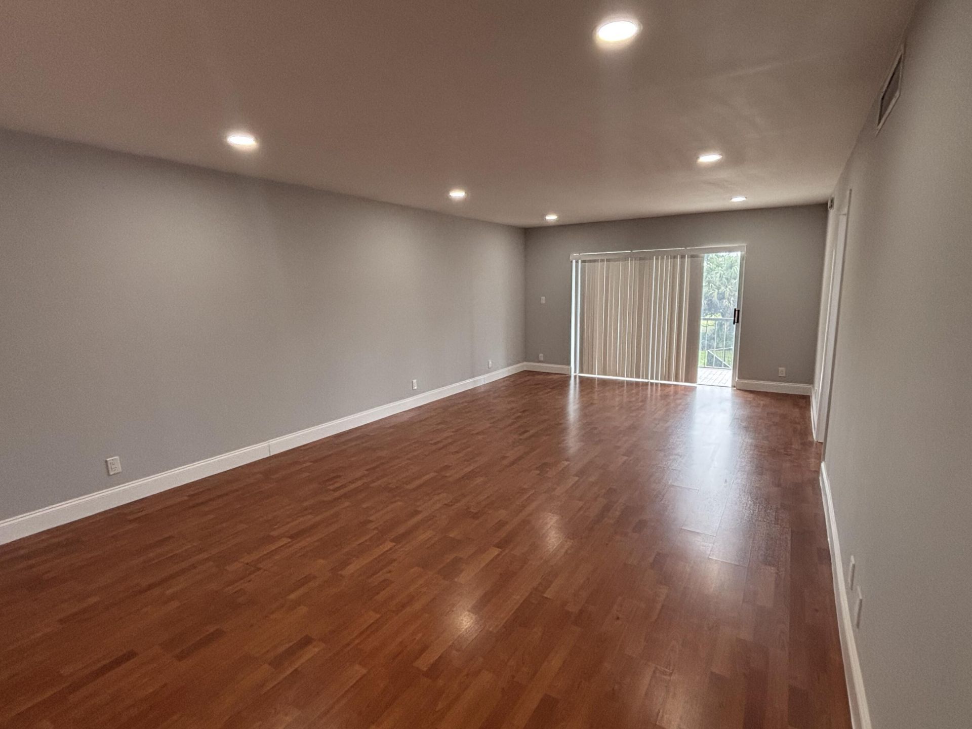 6100 S Falls Circle Drive, Unit 204, Lauderhill, FL 33319 Photo