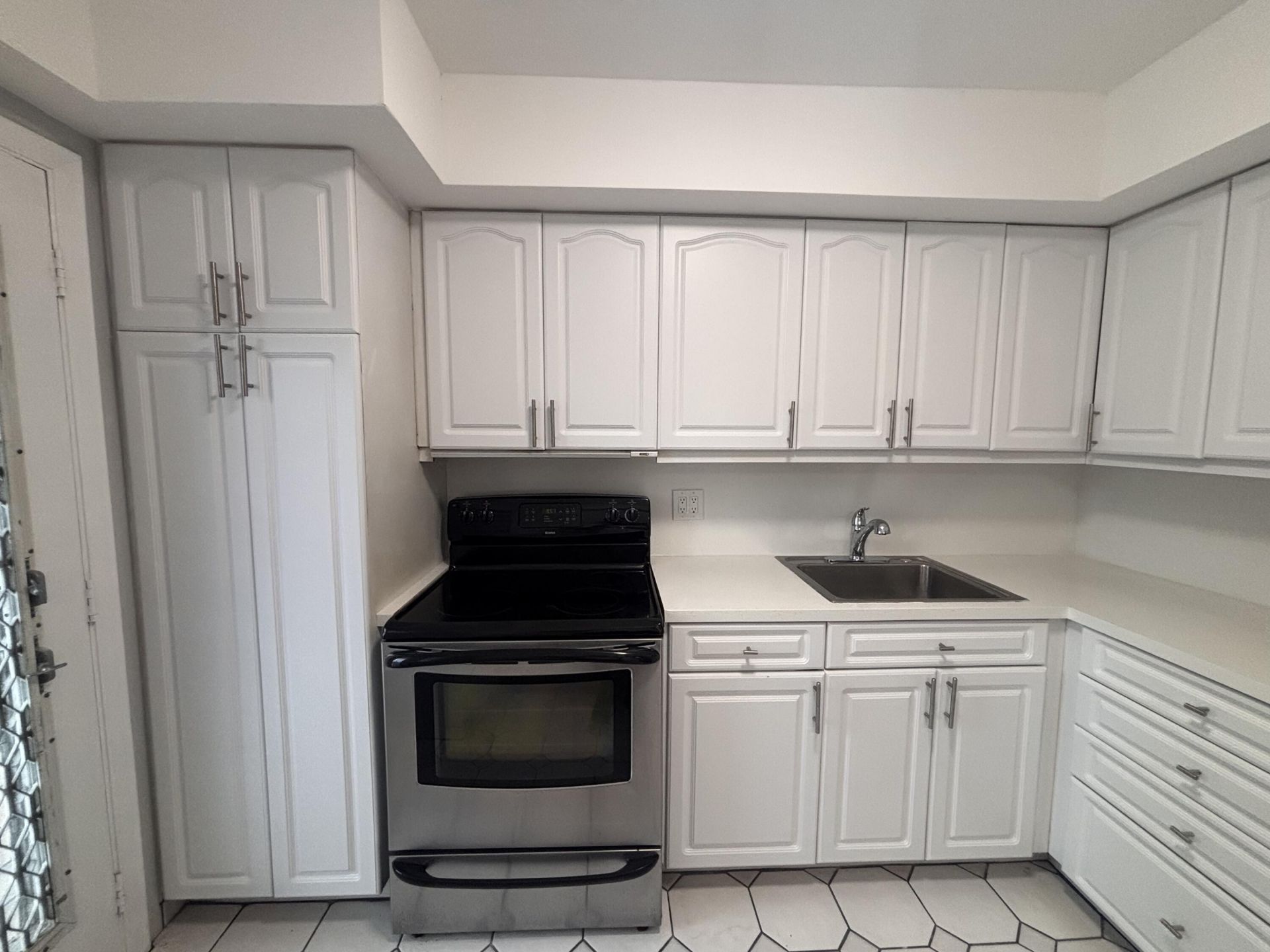 6100 S Falls Circle Drive, Unit 204, Lauderhill, FL 33319 Photo