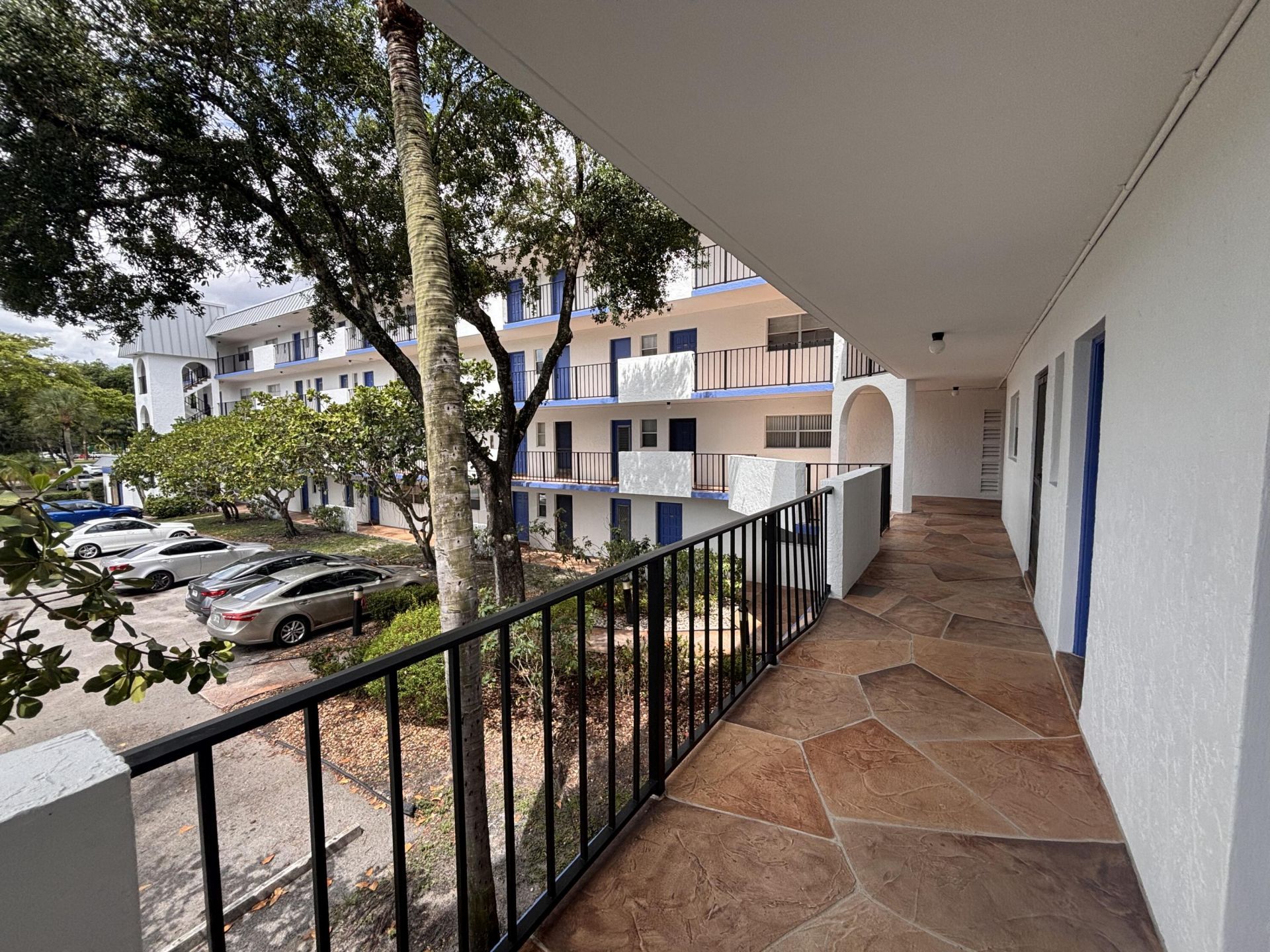 6100 S Falls Circle Drive, Unit 204, Lauderhill, FL 33319 Photo