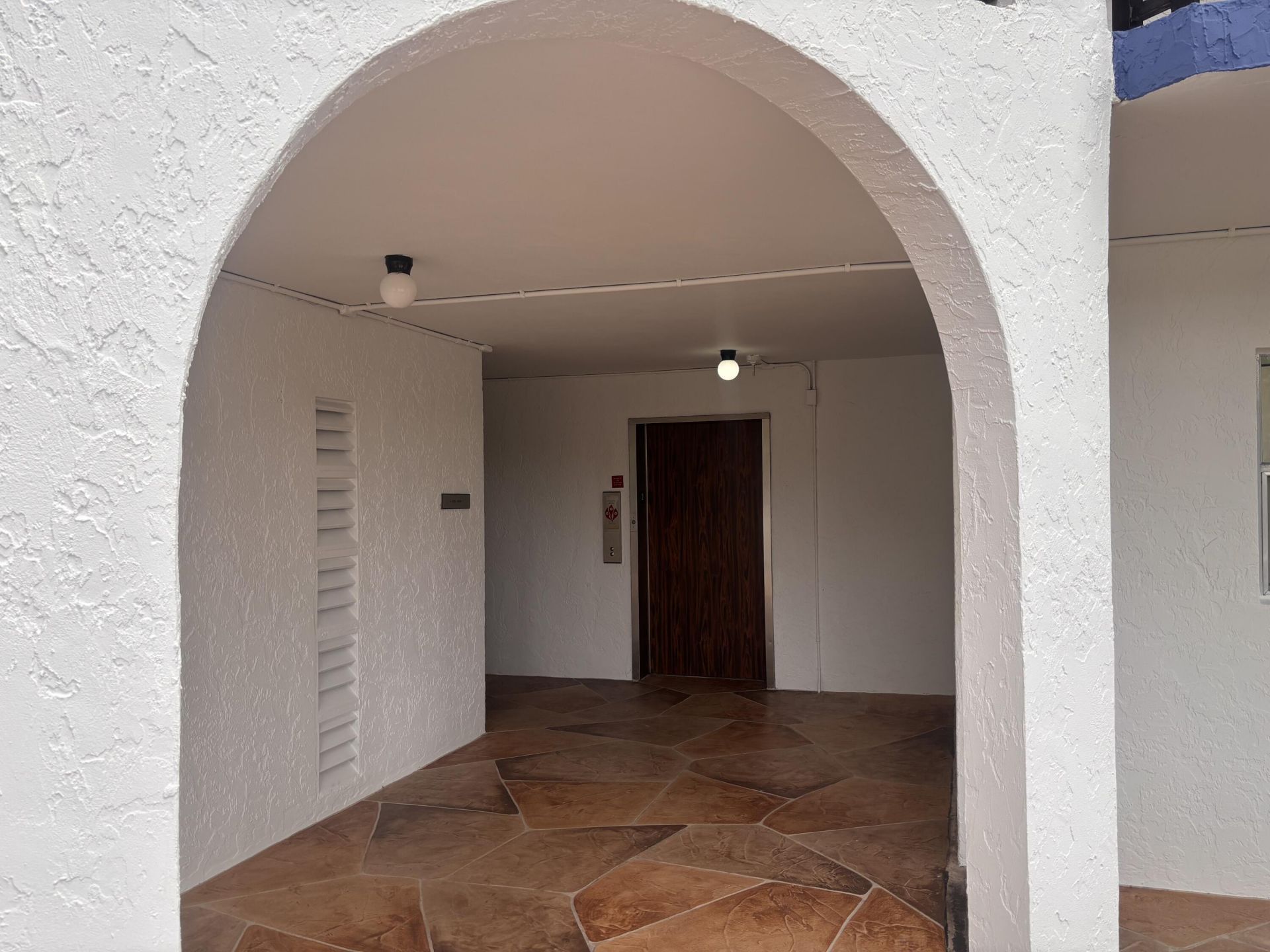 6100 S Falls Circle Drive, Unit 204, Lauderhill, FL 33319 Photo