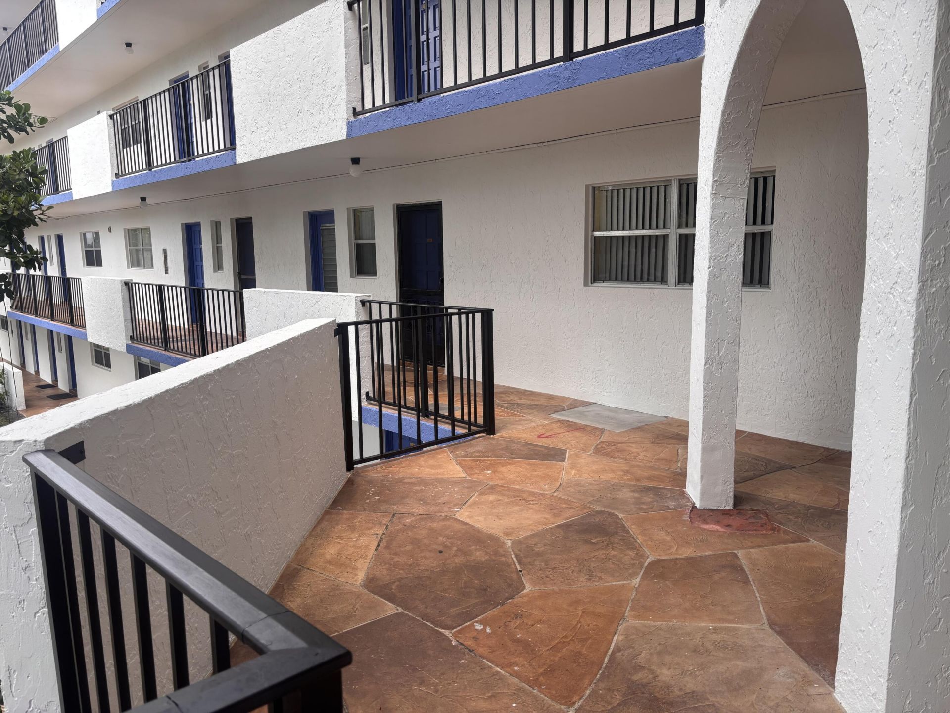 6100 S Falls Circle Drive, Unit 204, Lauderhill, FL 33319 Photo