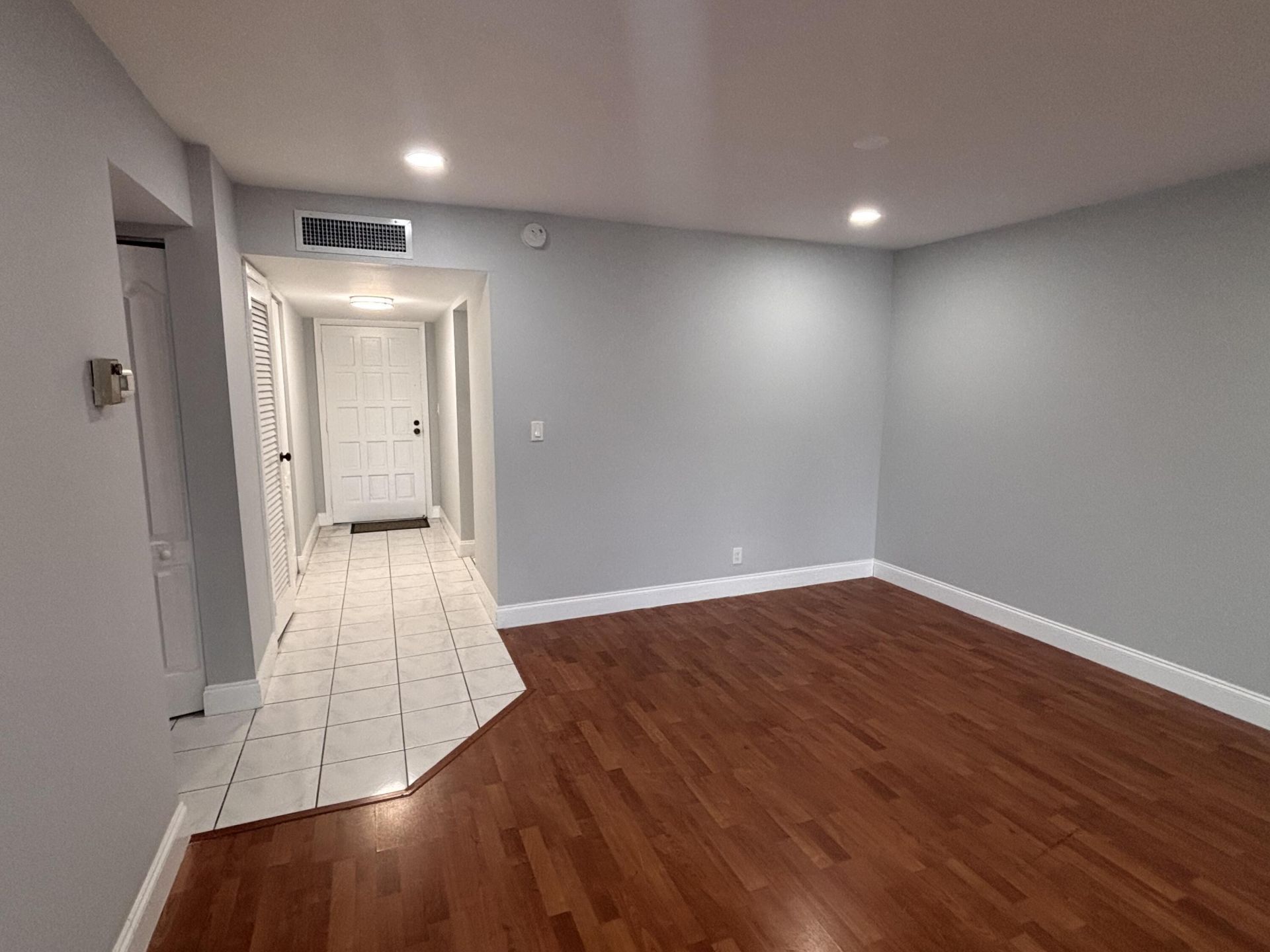6100 S Falls Circle Drive, Unit 204, Lauderhill, FL 33319 Photo