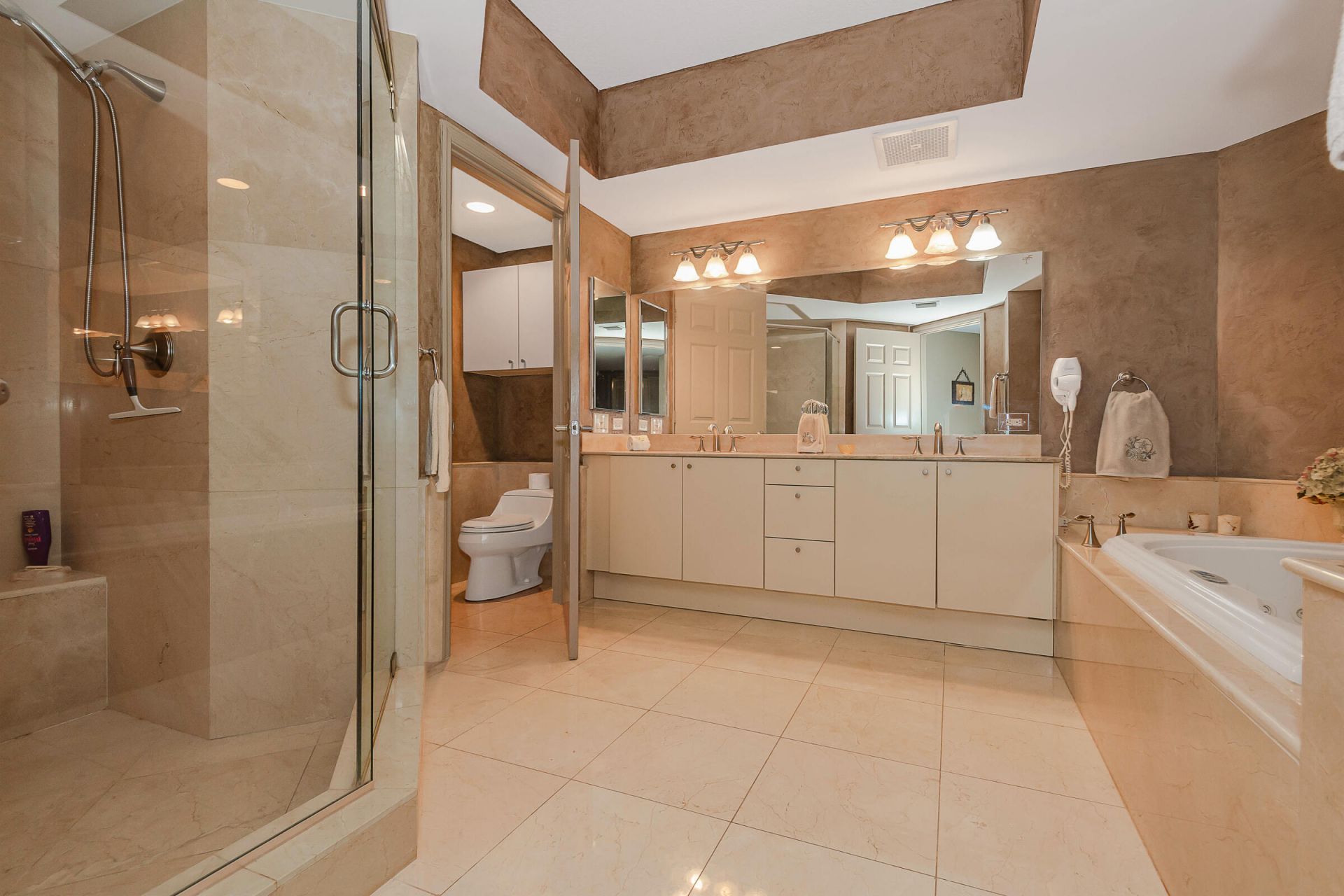 411 N New River Dr Drive E, Unit 1703, Fort Lauderdale, FL 33301 Photo