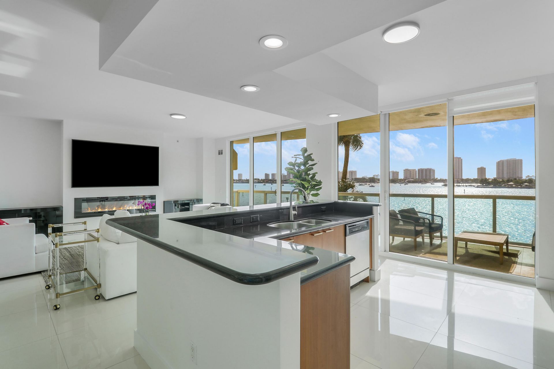 2640 Lake Shore Drive, Unit 307, Riviera Beach, FL 33404 Photo