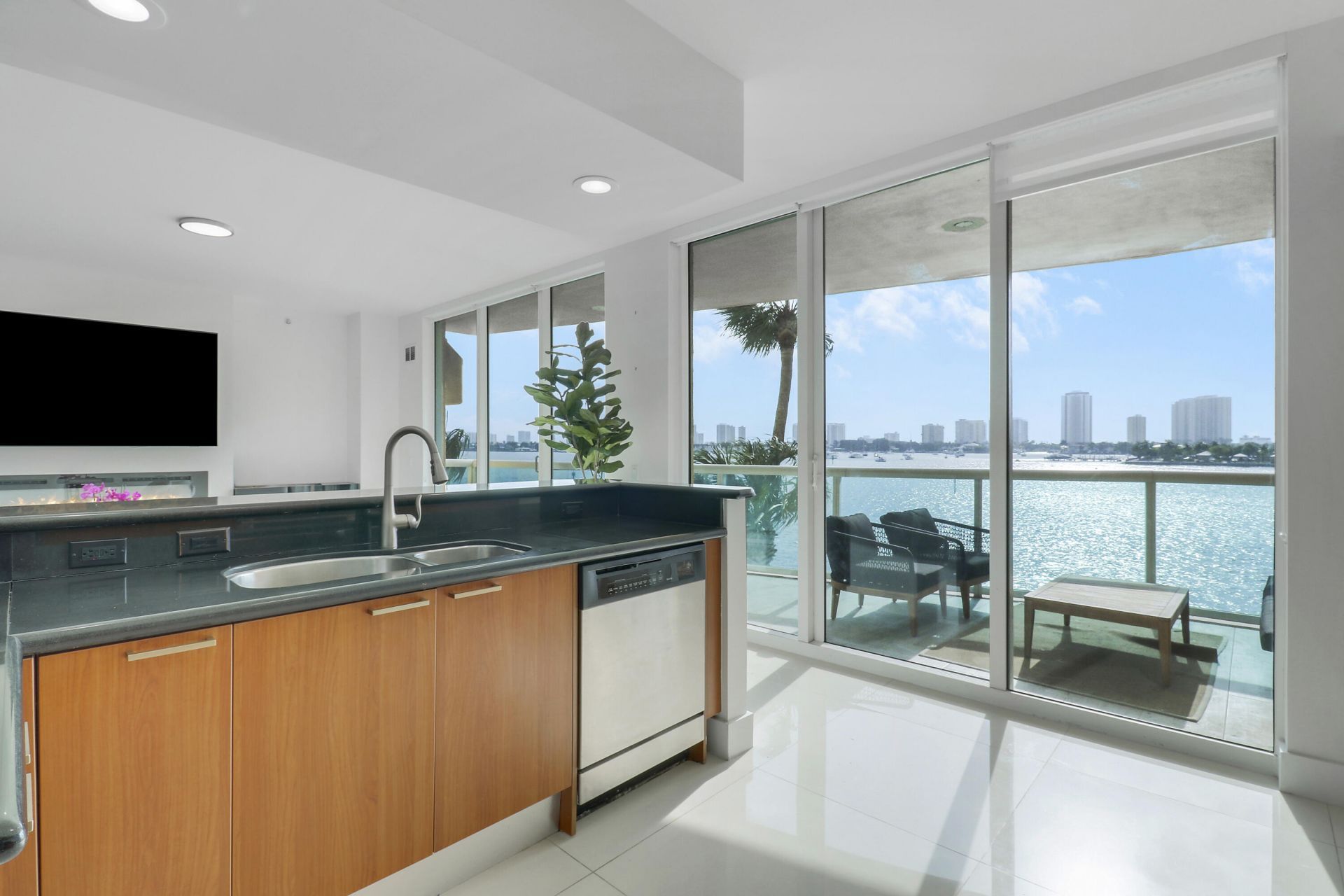2640 Lake Shore Drive, Unit 307, Riviera Beach, FL 33404 Photo