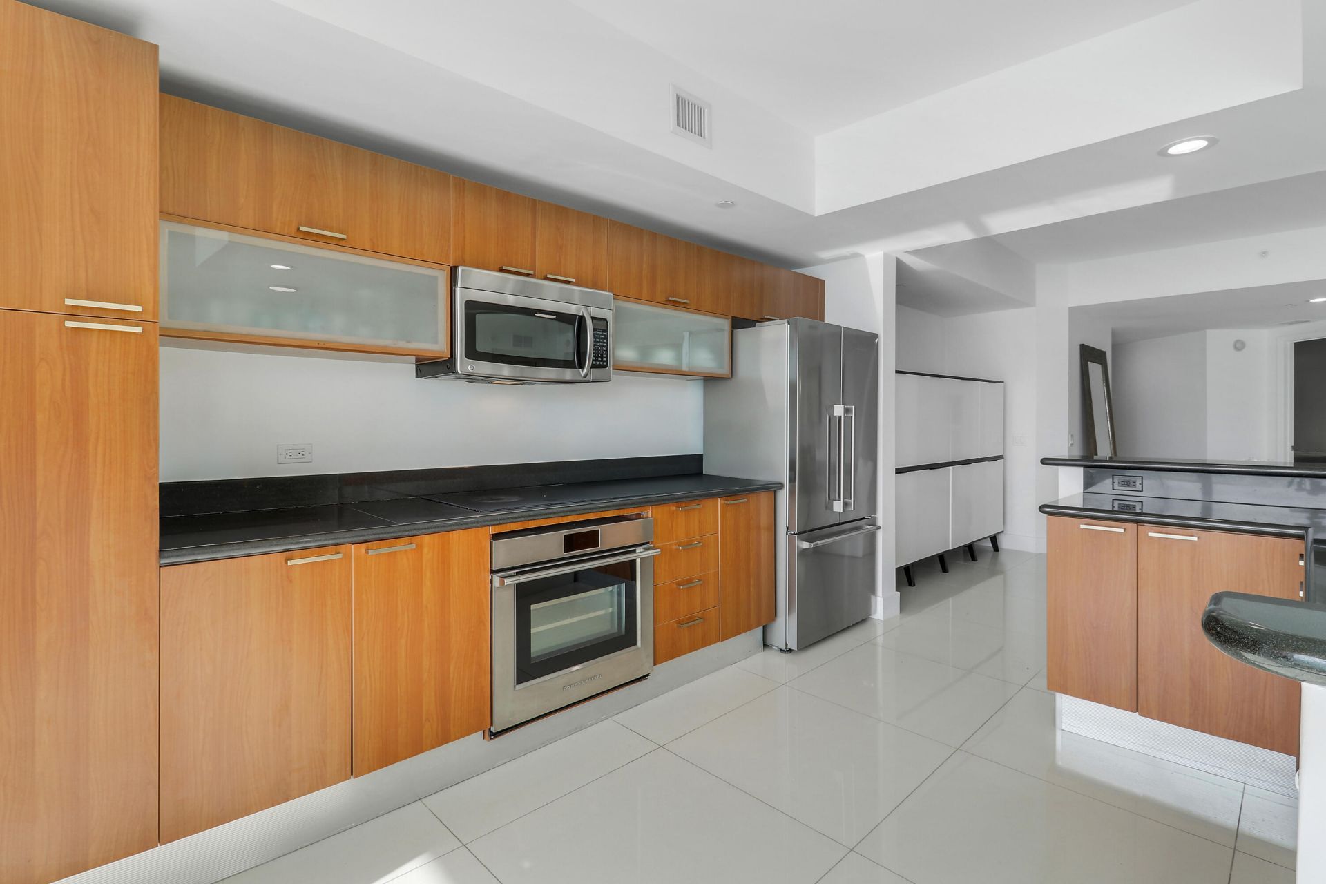 2640 Lake Shore Drive, Unit 307, Riviera Beach, FL 33404 Photo