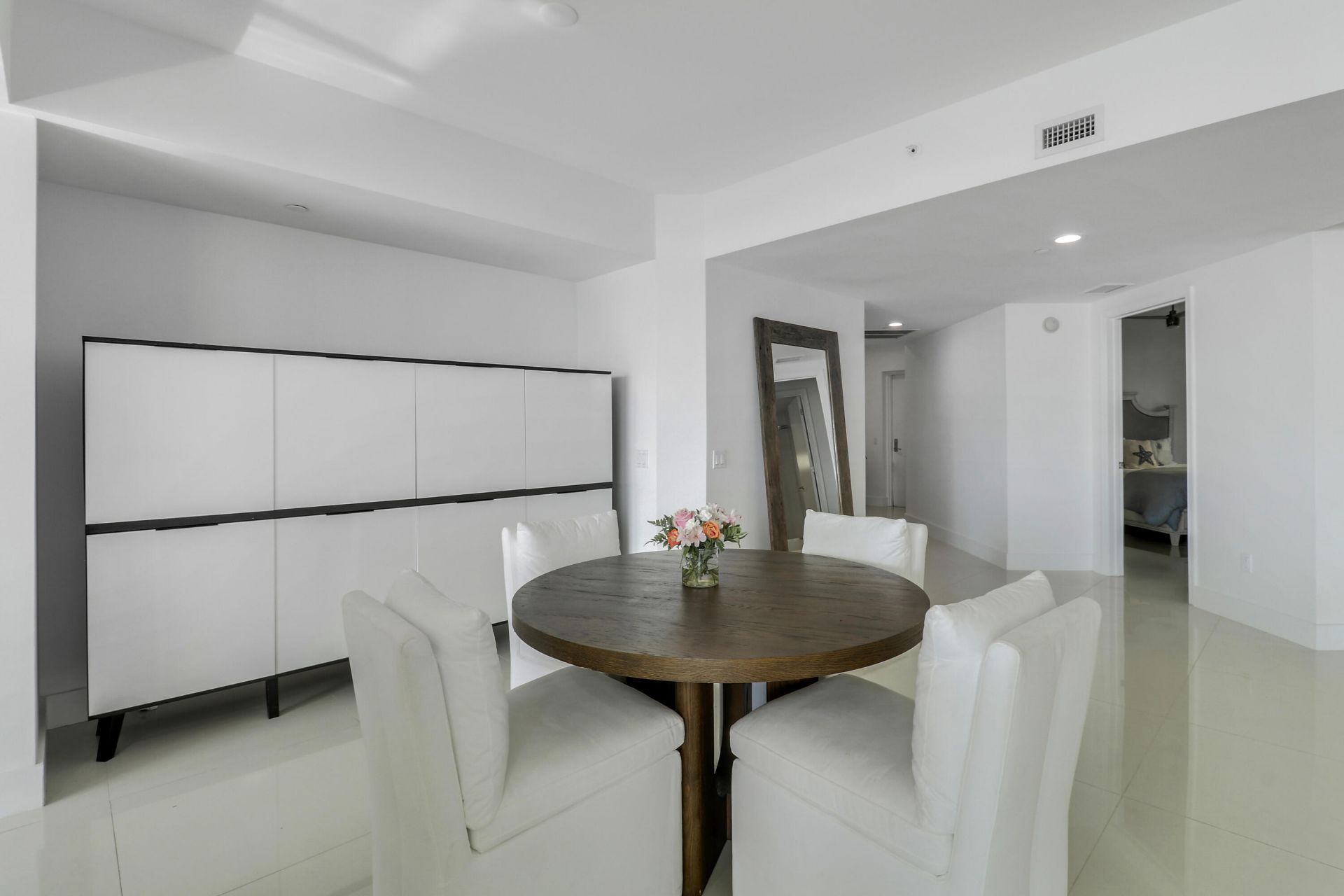 2640 Lake Shore Drive, Unit 307, Riviera Beach, FL 33404 Photo