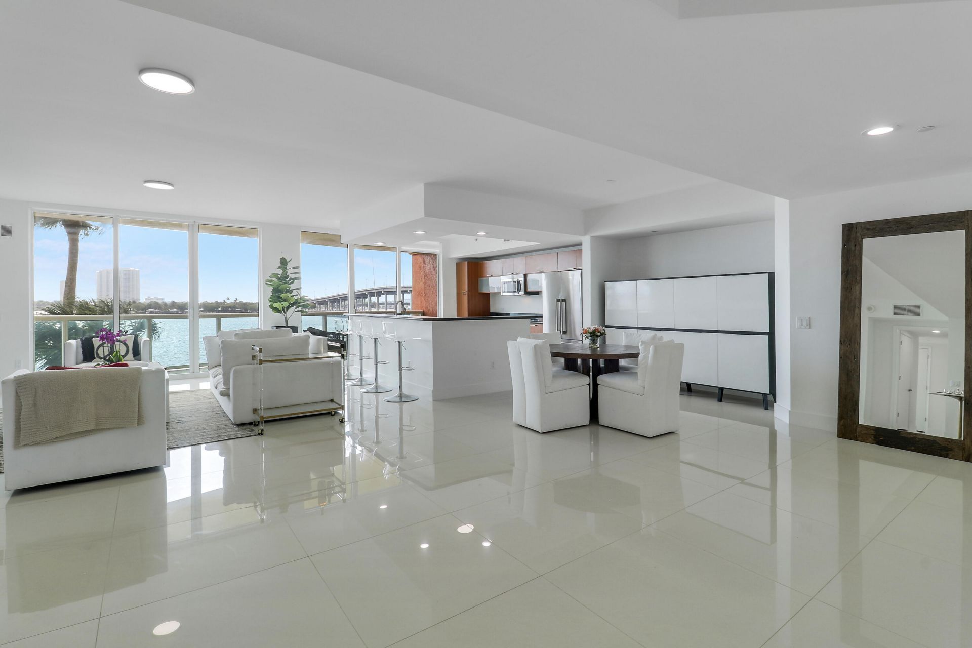 2640 Lake Shore Drive, Unit 307, Riviera Beach, FL 33404 Photo