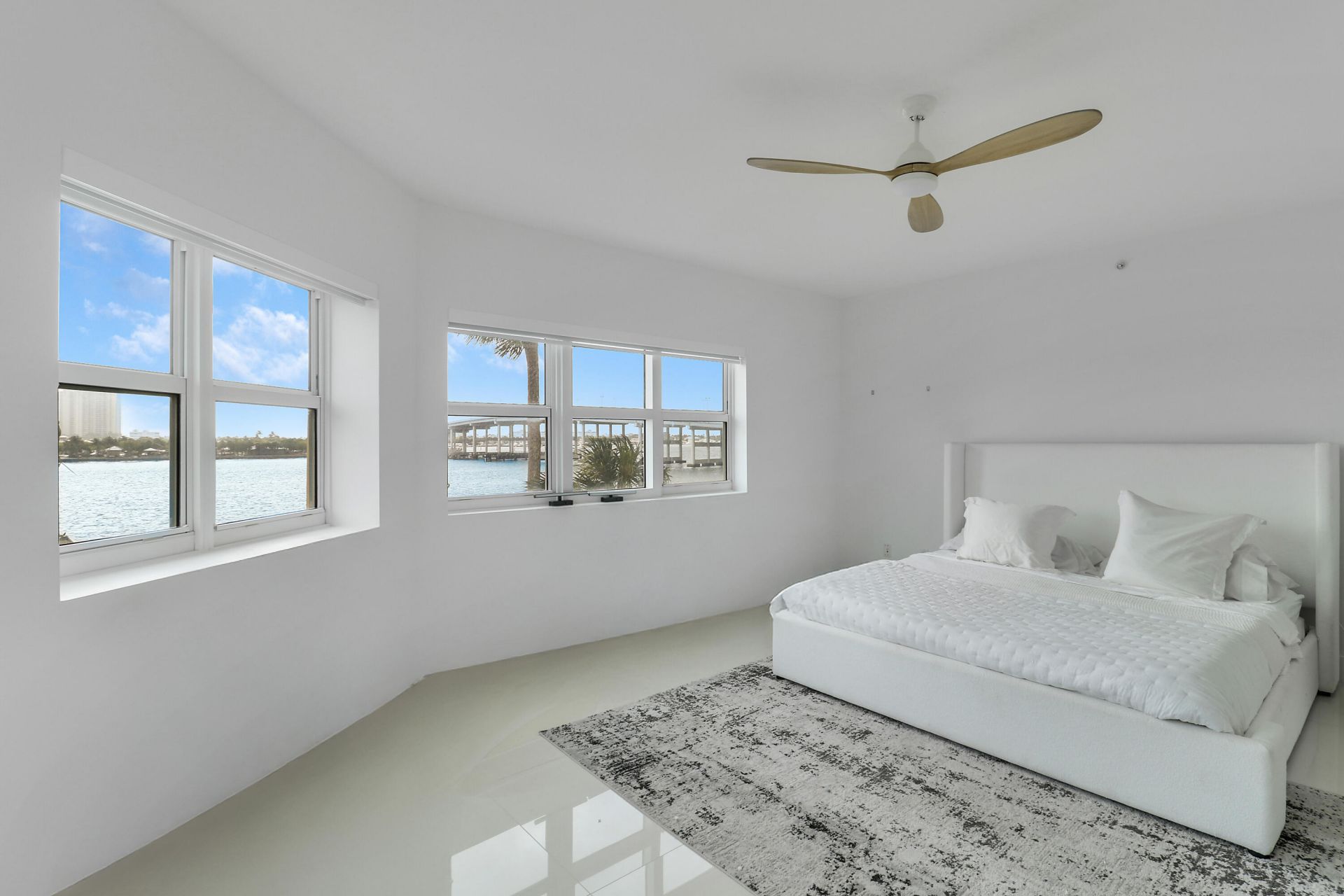 2640 Lake Shore Drive, Unit 307, Riviera Beach, FL 33404 Photo