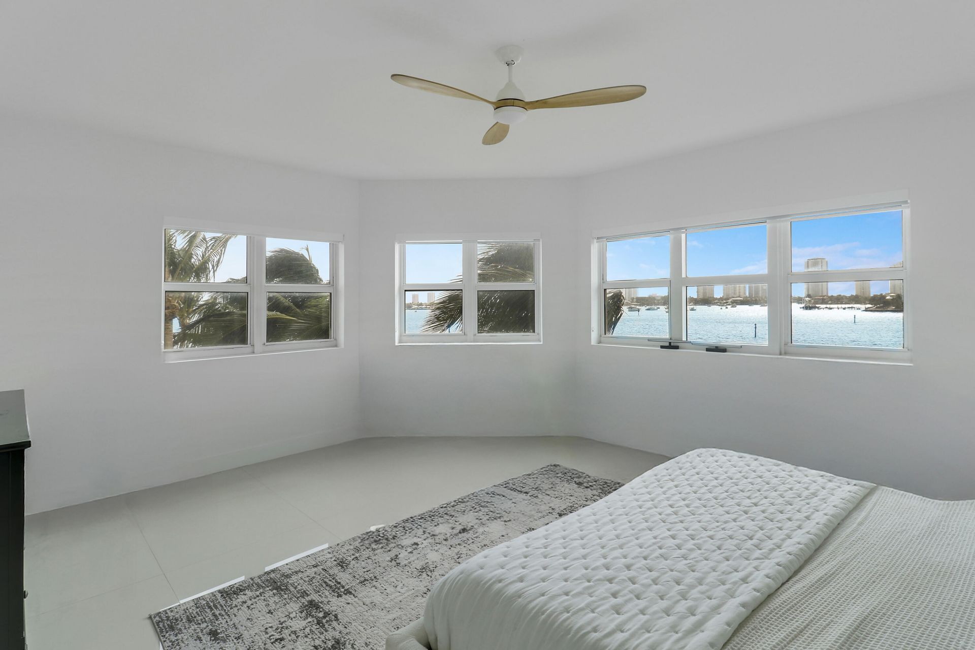 2640 Lake Shore Drive, Unit 307, Riviera Beach, FL 33404 Photo