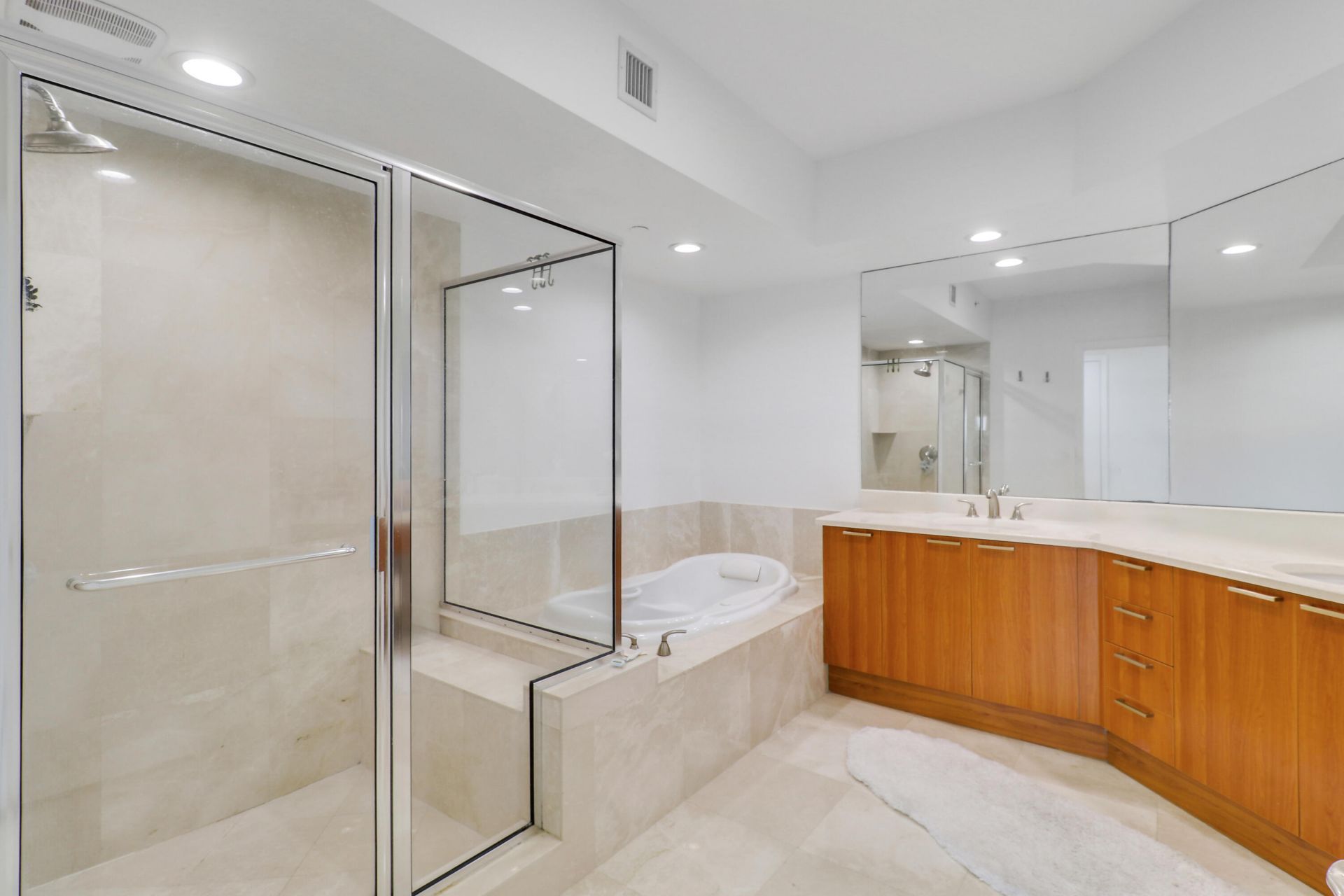 2640 Lake Shore Drive, Unit 307, Riviera Beach, FL 33404 Photo