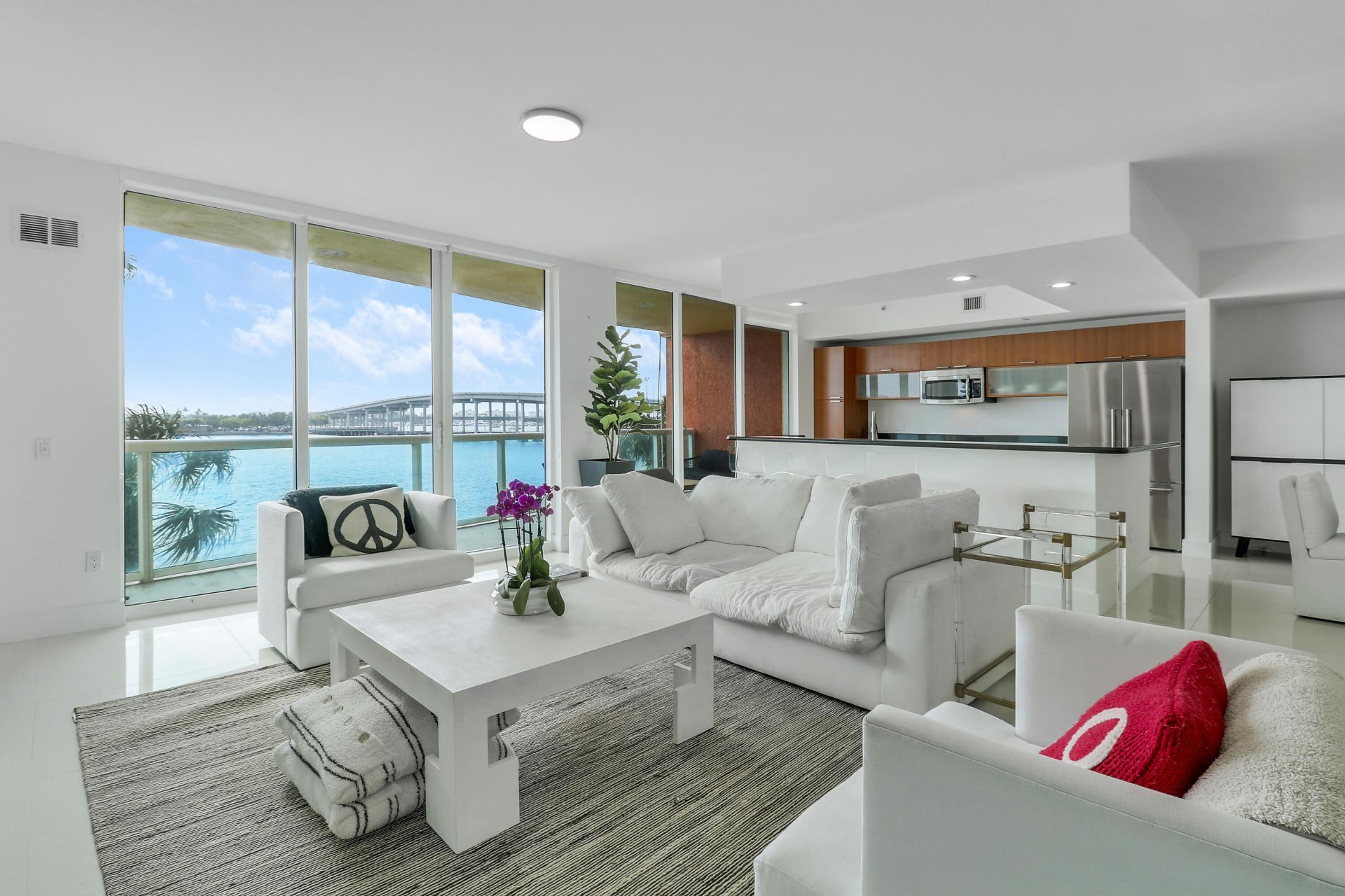2640 Lake Shore Drive, Unit 307, Riviera Beach, FL 33404 Photo