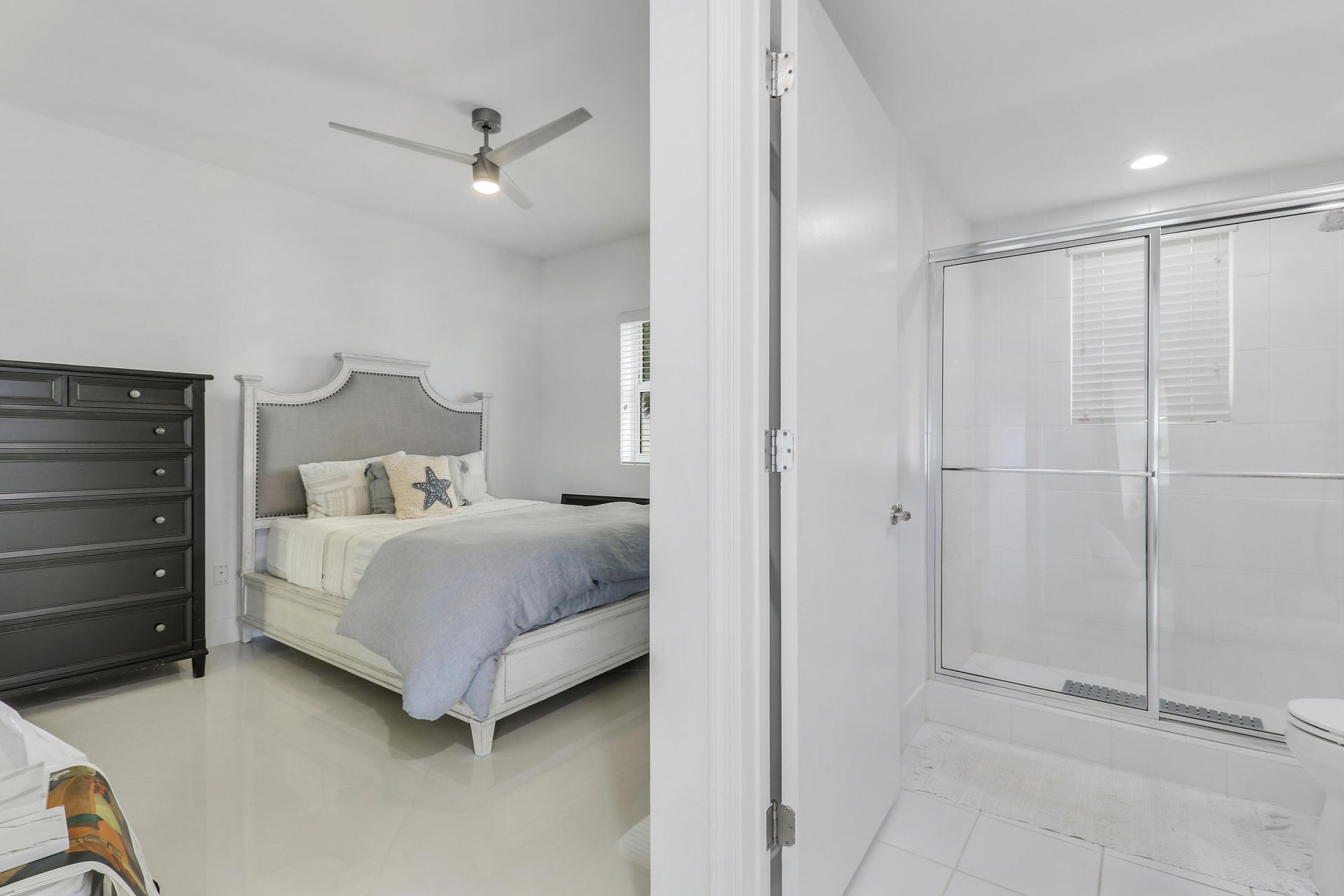 2640 Lake Shore Drive, Unit 307, Riviera Beach, FL 33404 Photo
