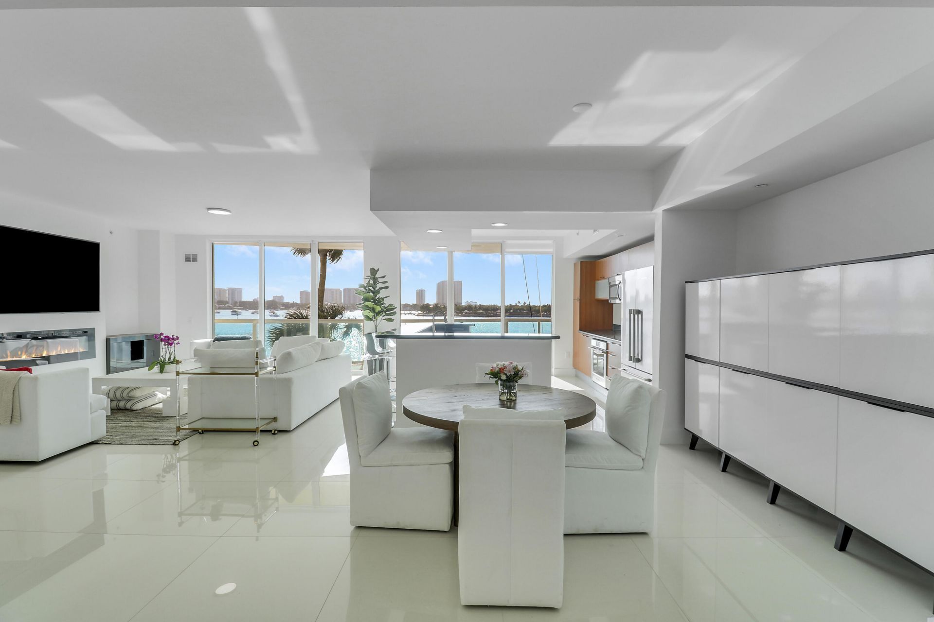2640 Lake Shore Drive, Unit 307, Riviera Beach, FL 33404 Photo