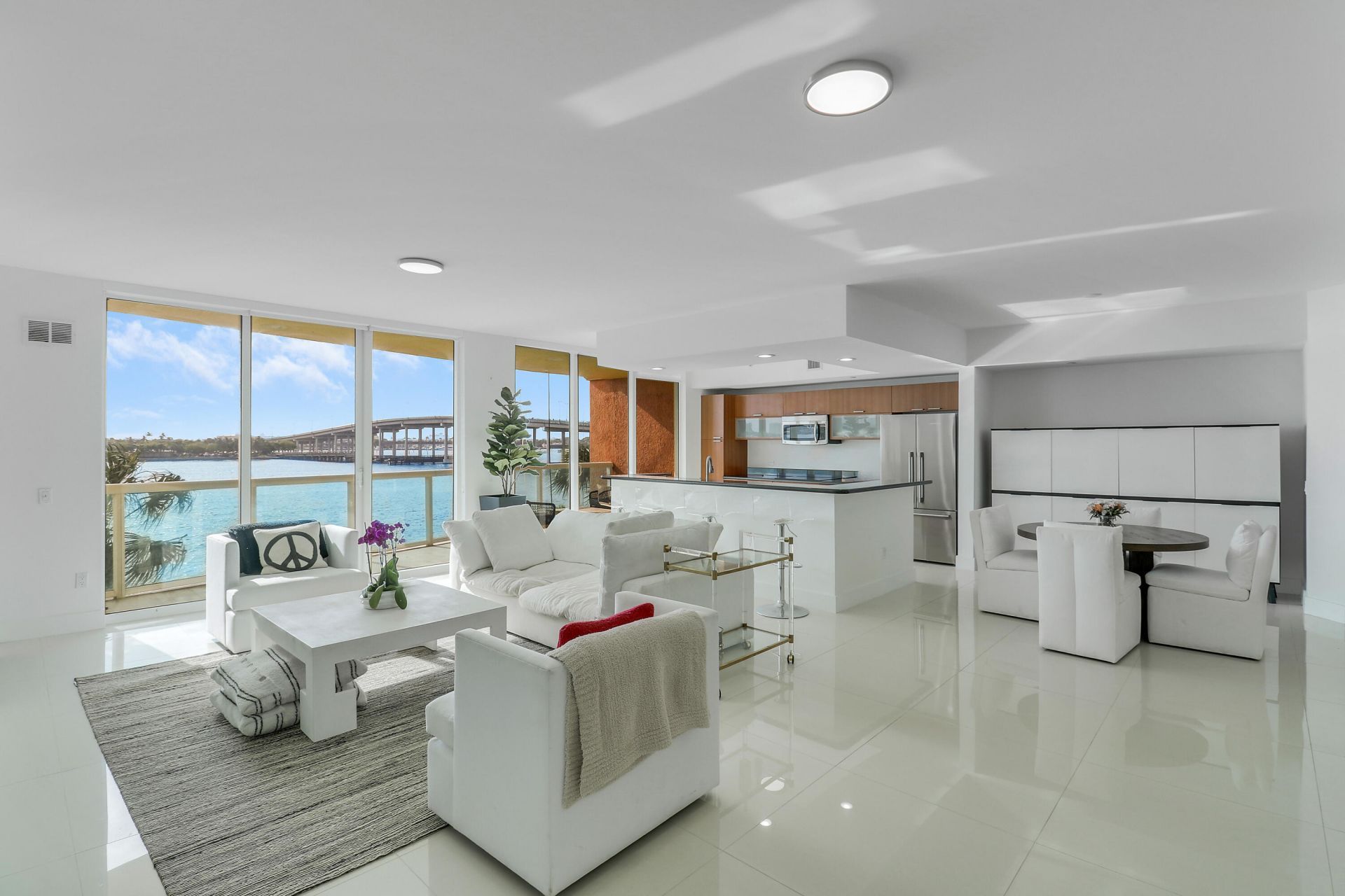 2640 Lake Shore Drive, Unit 307, Riviera Beach, FL 33404 Photo