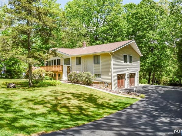 98 Gould Road, WEST MILFORD, NJ 07435