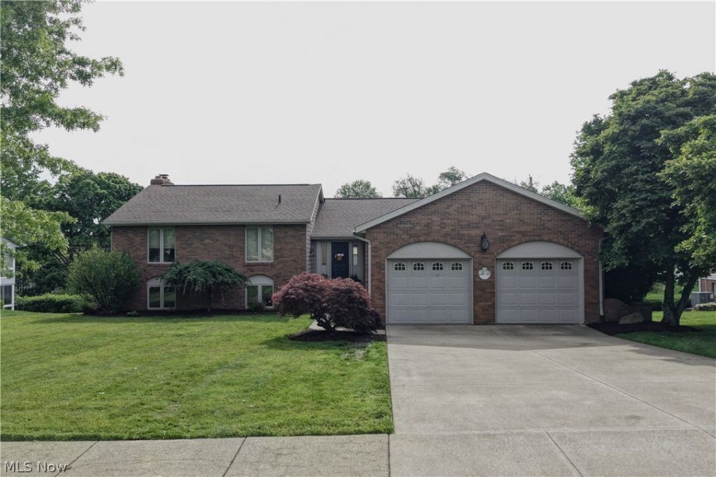 4528 Greenmeadow Avenue Nw, Canton, OH 44709 Main Photo