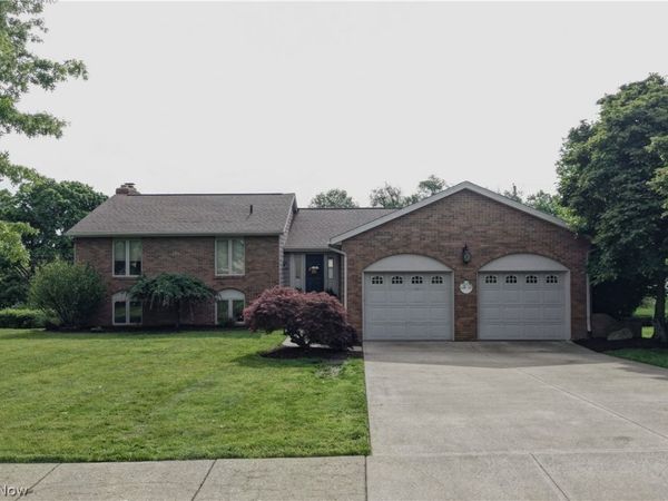 4528 Greenmeadow Avenue NW, Canton, OH 44709