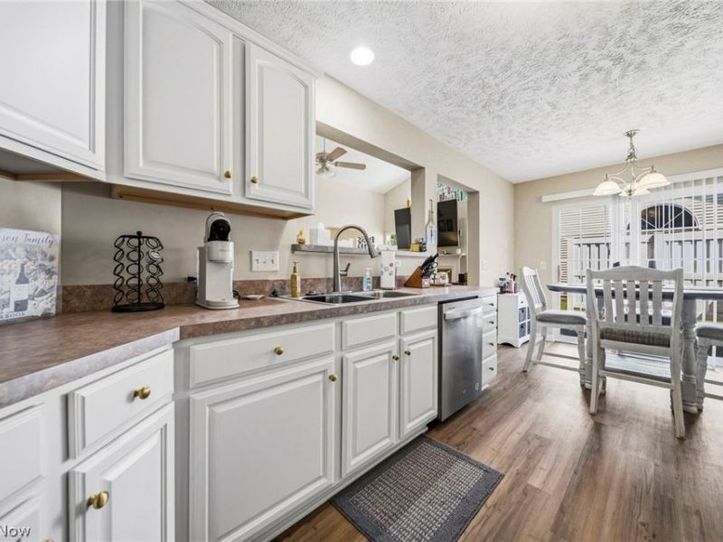 7618 Willow Woods Drive, North Olmsted, OH 44070 Photo 13
