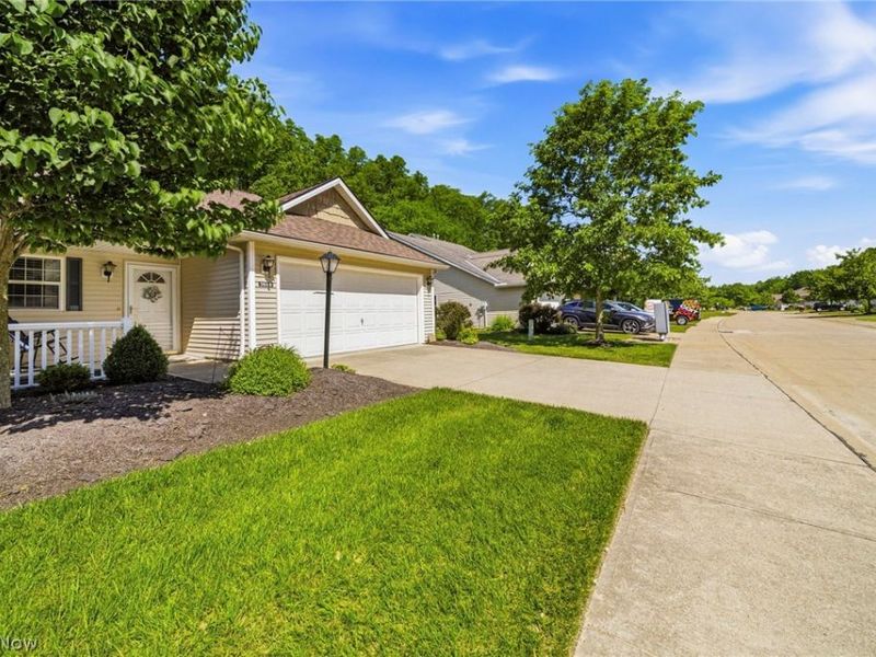 7618 Willow Woods Drive, North Olmsted, OH 44070 Photo 3