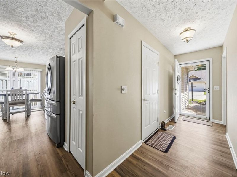 7618 Willow Woods Drive, North Olmsted, OH 44070 Photo 6