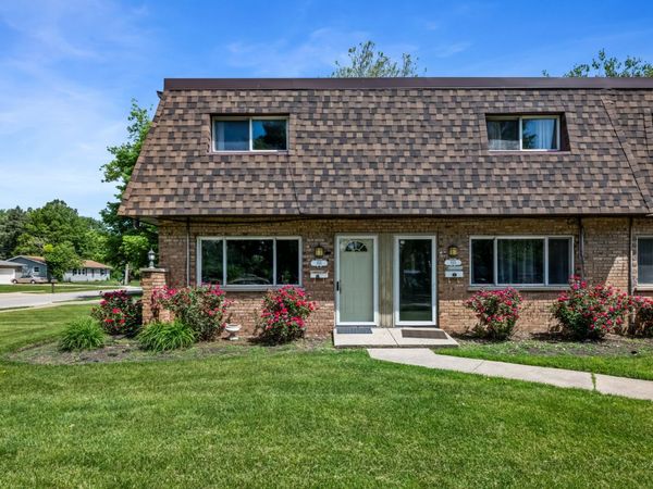 895 Richard Street , Aurora, IL 60506