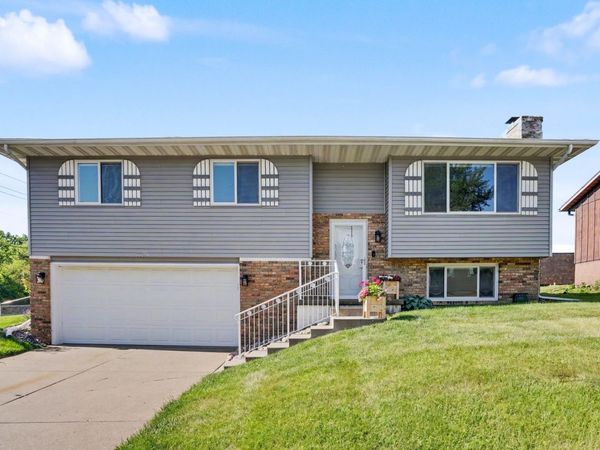 1305 W 41ST Street , Davenport, IA 52086