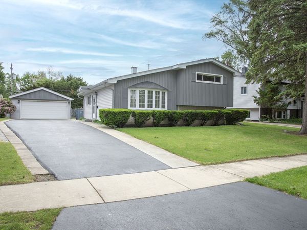 921 S Iowa Avenue , Addison, IL 60101