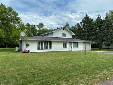 1121 W 6th Street, Graceville, MN 56240