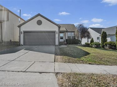 1575 Pebble Beach Drive , Pontiac, MI 48340