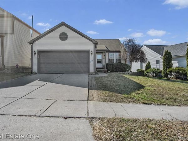 1575 Pebble Beach Drive , Pontiac, MI 48340