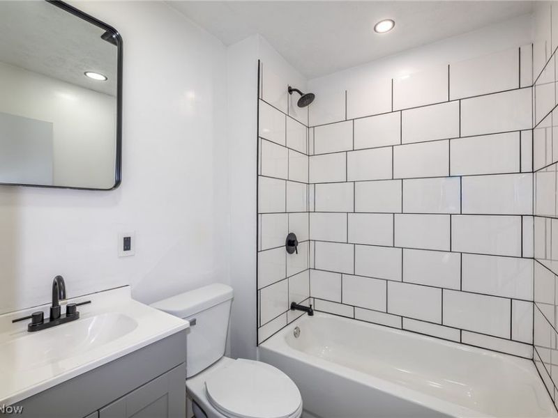 12708 Dove Avenue, Cleveland, OH 44105 Photo 20
