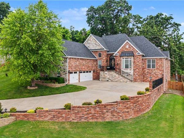 3701 NW Creekstone Boulevard , Bentonville, AR 72712
