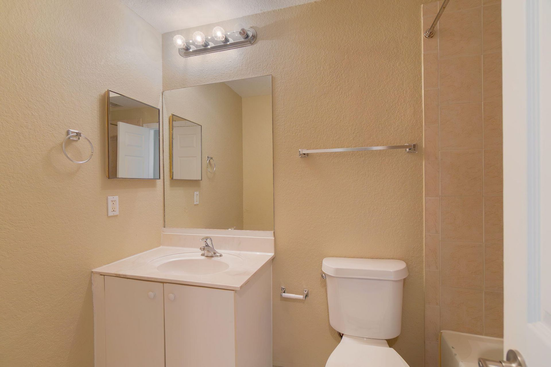 1718 NE 6th Street, Boynton Beach, FL 33435 Photo