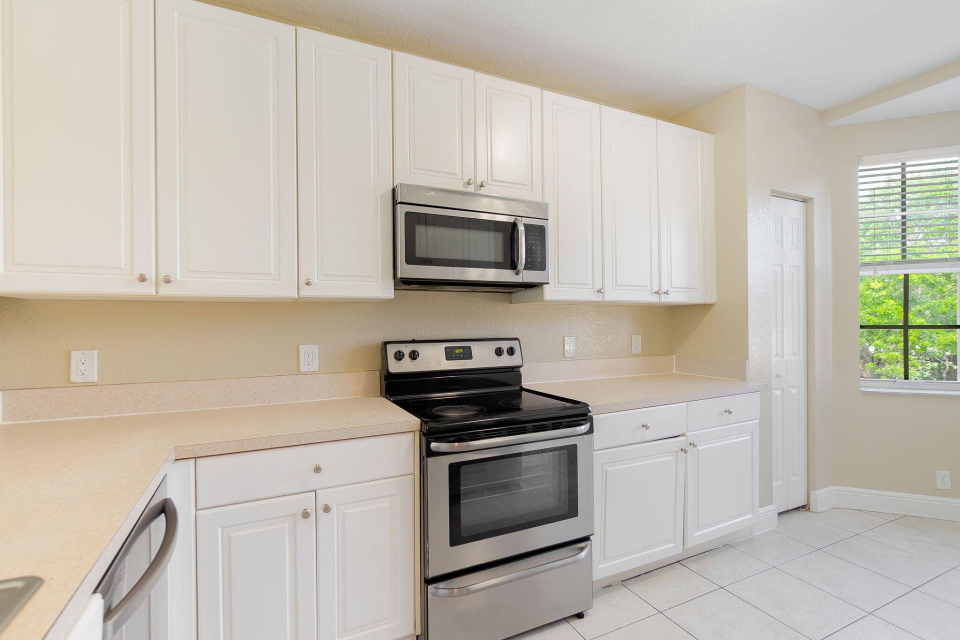 1718 NE 6th Street, Boynton Beach, FL 33435 Photo