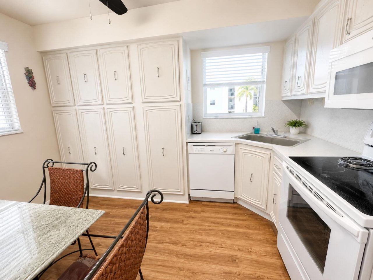 18 Colonial Club Drive, Unit 200, Boynton Beach, FL 33435 Photo