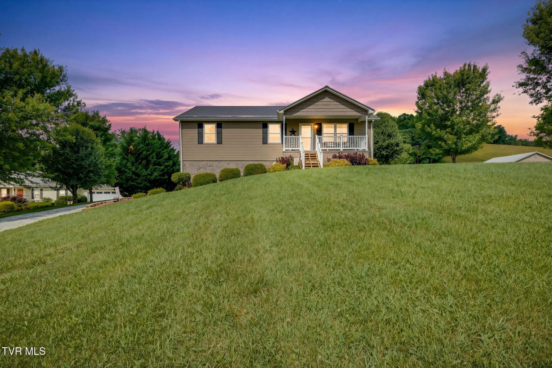 873 Sycamore Shoals Drive, Elizabethton, TN 37643 Main Photo