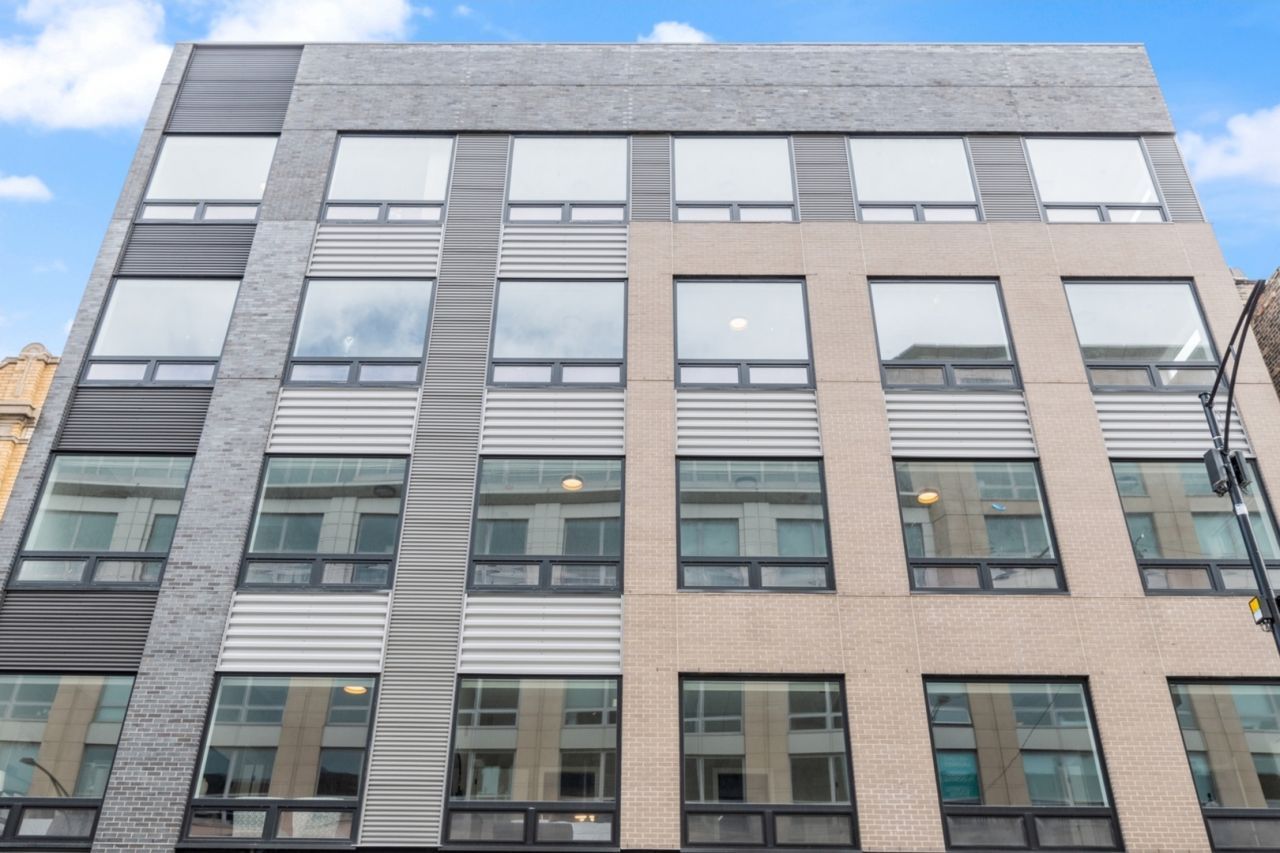 3217 N Clark Street, Unit 202, Chicago, IL 60657 Main Photo