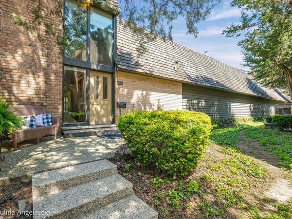 586 W Russell Street , Barrington, IL 60010