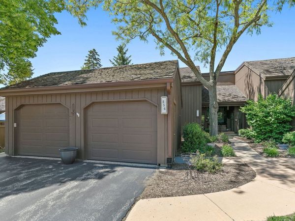 256 THORNHILL Lane , Unit C, Lake Barrington, IL 60010