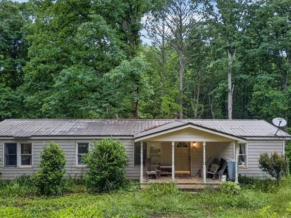 472 Old Mccoy Place , Waleska, GA 30183