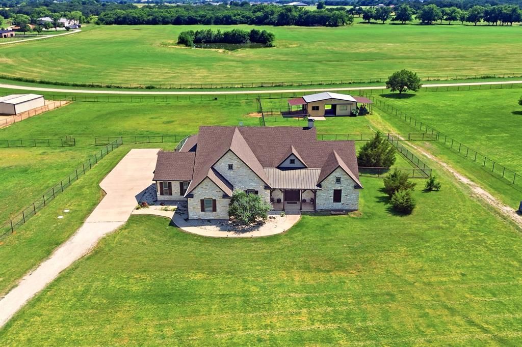 10040 Horseshoe Nail Road, Pilot Point, TX 76258 Main Photo