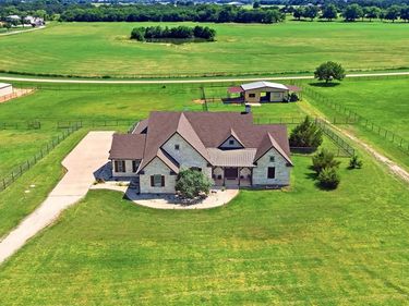 10040 Horseshoe Nail Road, Pilot Point, TX 76258