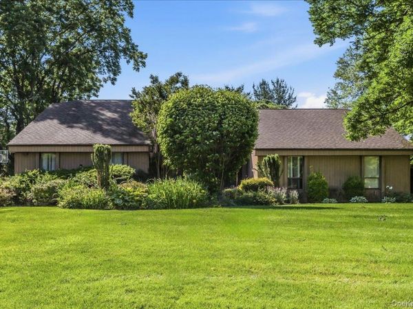 17 Campo Circle, Old Westbury, NY 11568