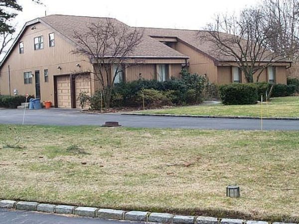 17 Campo Circle , Old Westbury, NY 11568