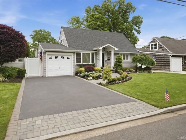 272 Hamilton Avenue , Massapequa, NY 11758